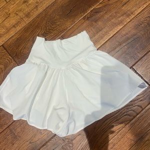 Aerie Offline White flowy short XS
